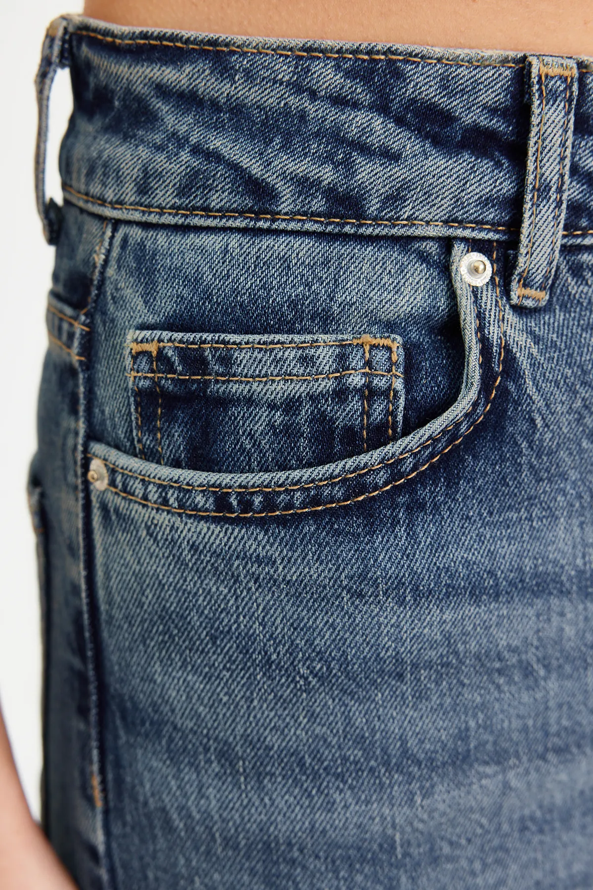 Trendyol Collection  Blaue Schlagjeans mit hoher Taille TWOSS24JE00036
