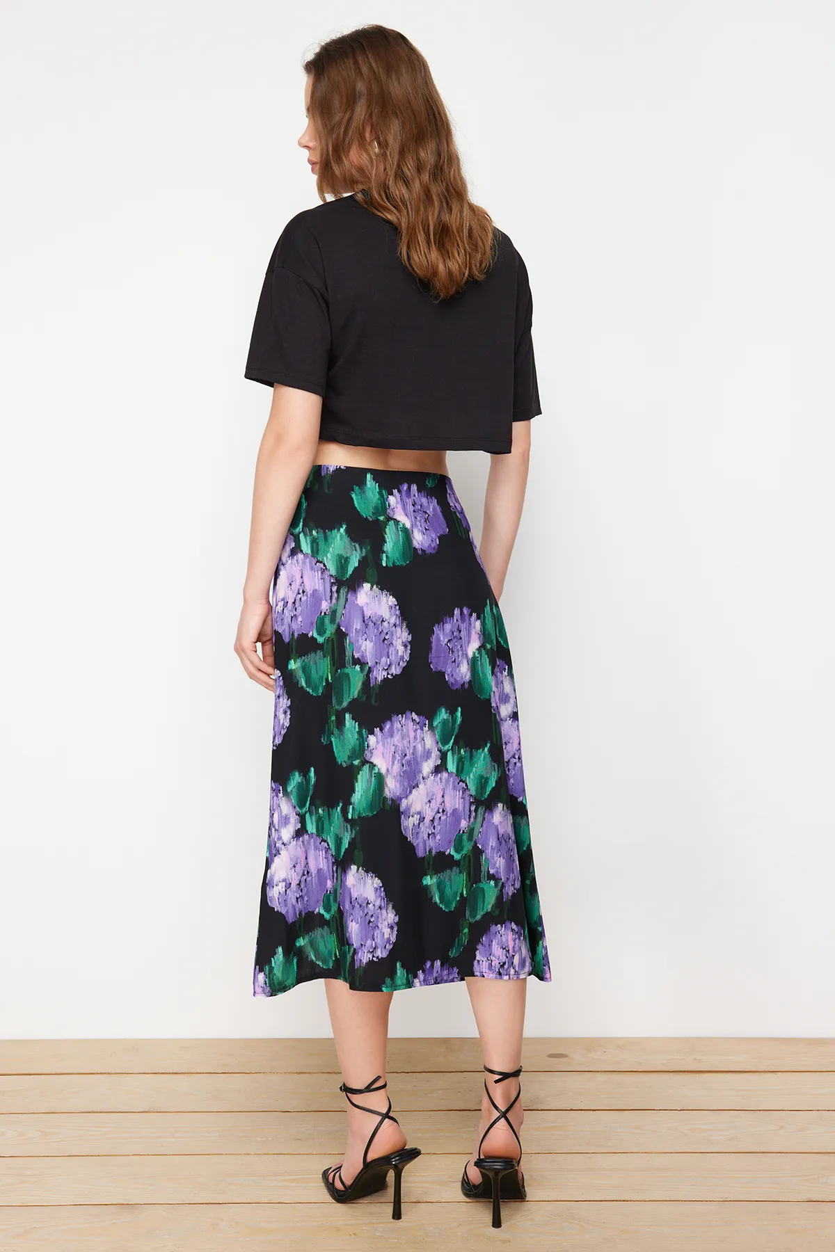 Trendyol Collection  Lilafarbener gemusterter Midi-Webrock aus Viskosestoff mit Schlitzdetails TWOAW22ET0447