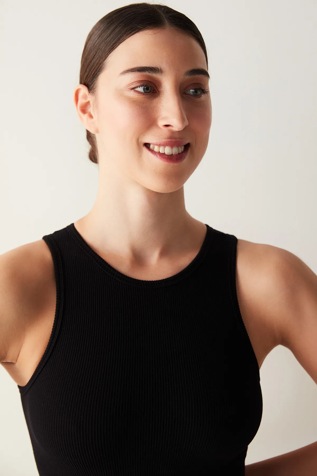 Penti  Schwarzes, nahtloses Crop-Top mit Neckholder