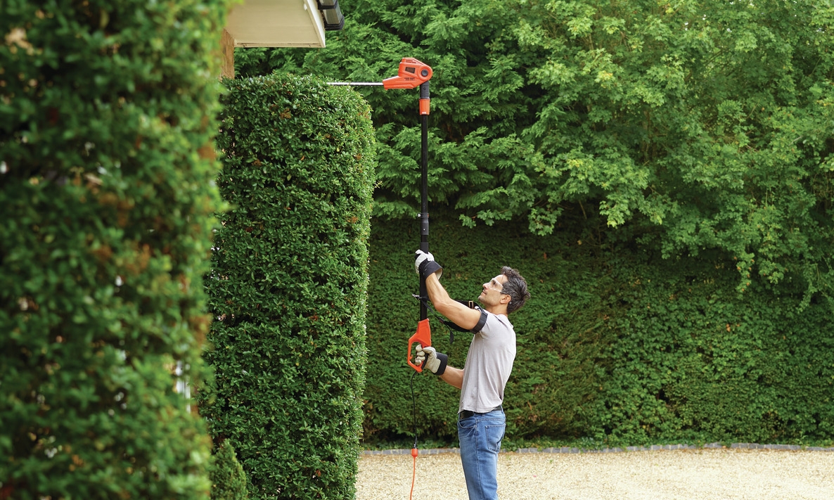Nůžky na živý plot Black & Decker PH5551-QS s teleskopickou rukojetí 550 W 51 cm