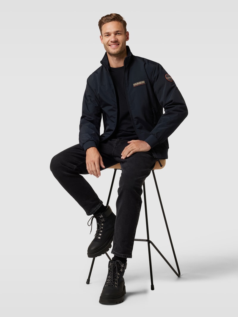 Jacke mit Stehkragen in schwarz
