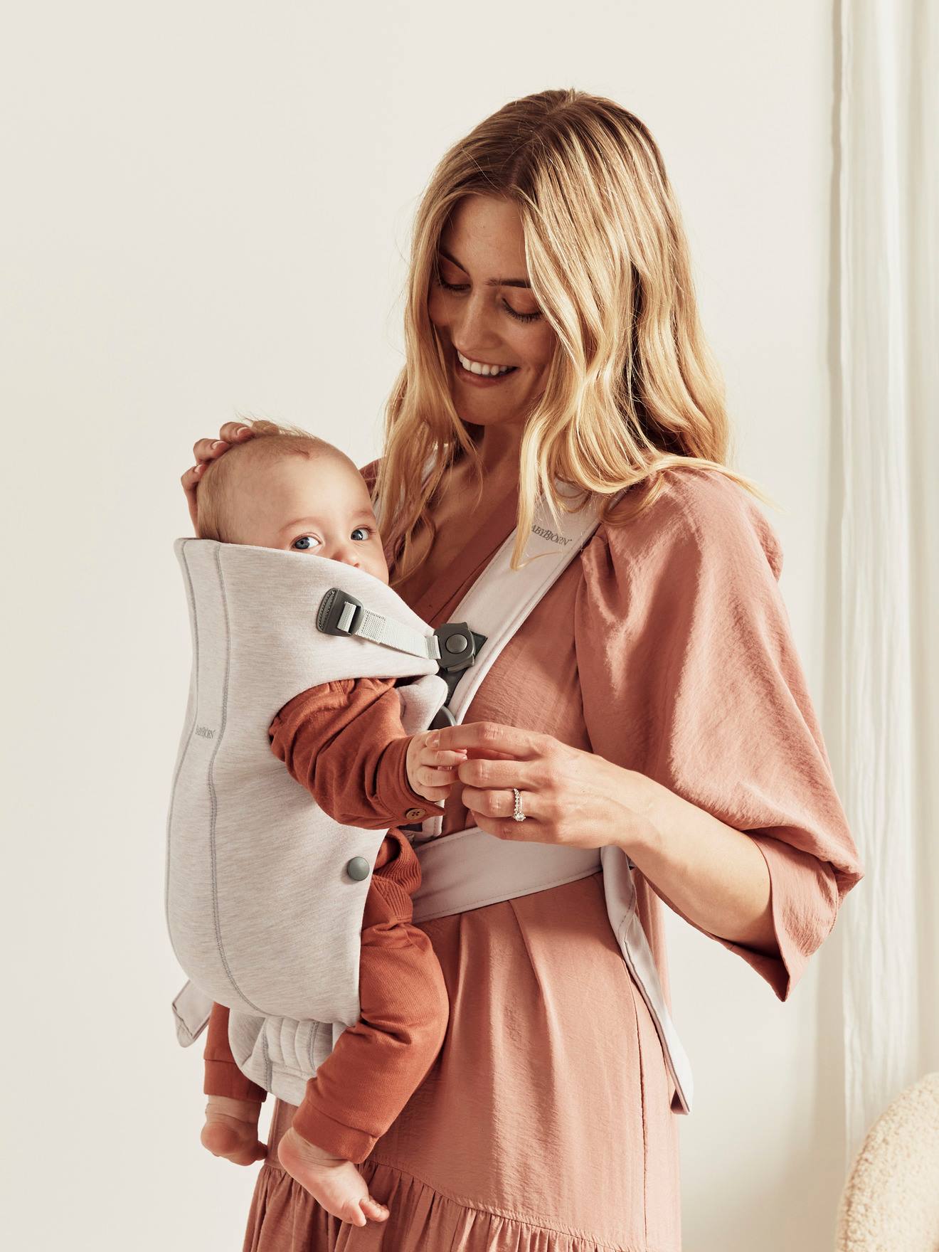 Baby bjorn Babytrage für Neugeborene MINI BABYBJÖRN - hellgrau
