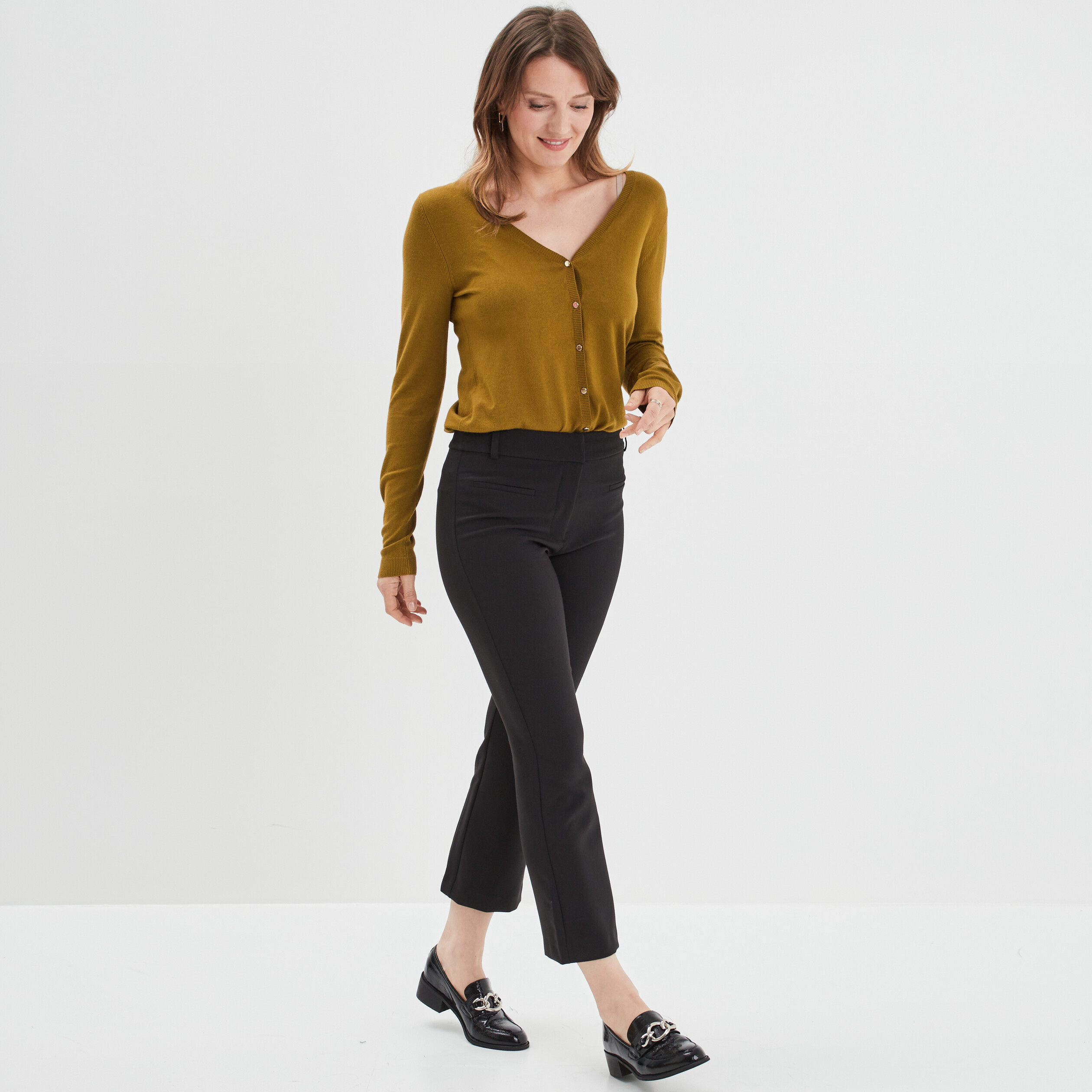 Gilet boutonné avec col en V vert olive femme | La Halle
