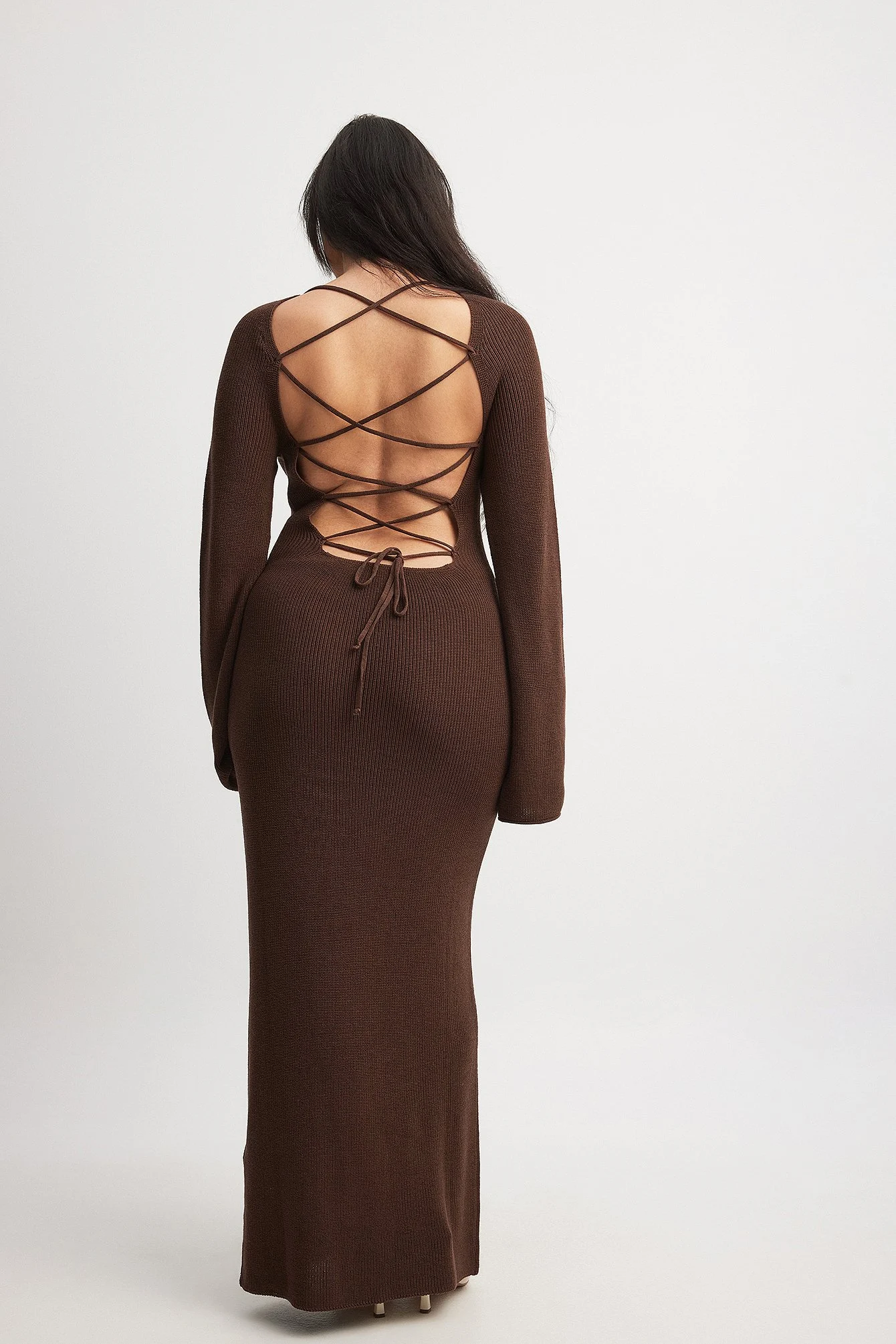 Kleid mit offenem gekreuztem Rücken