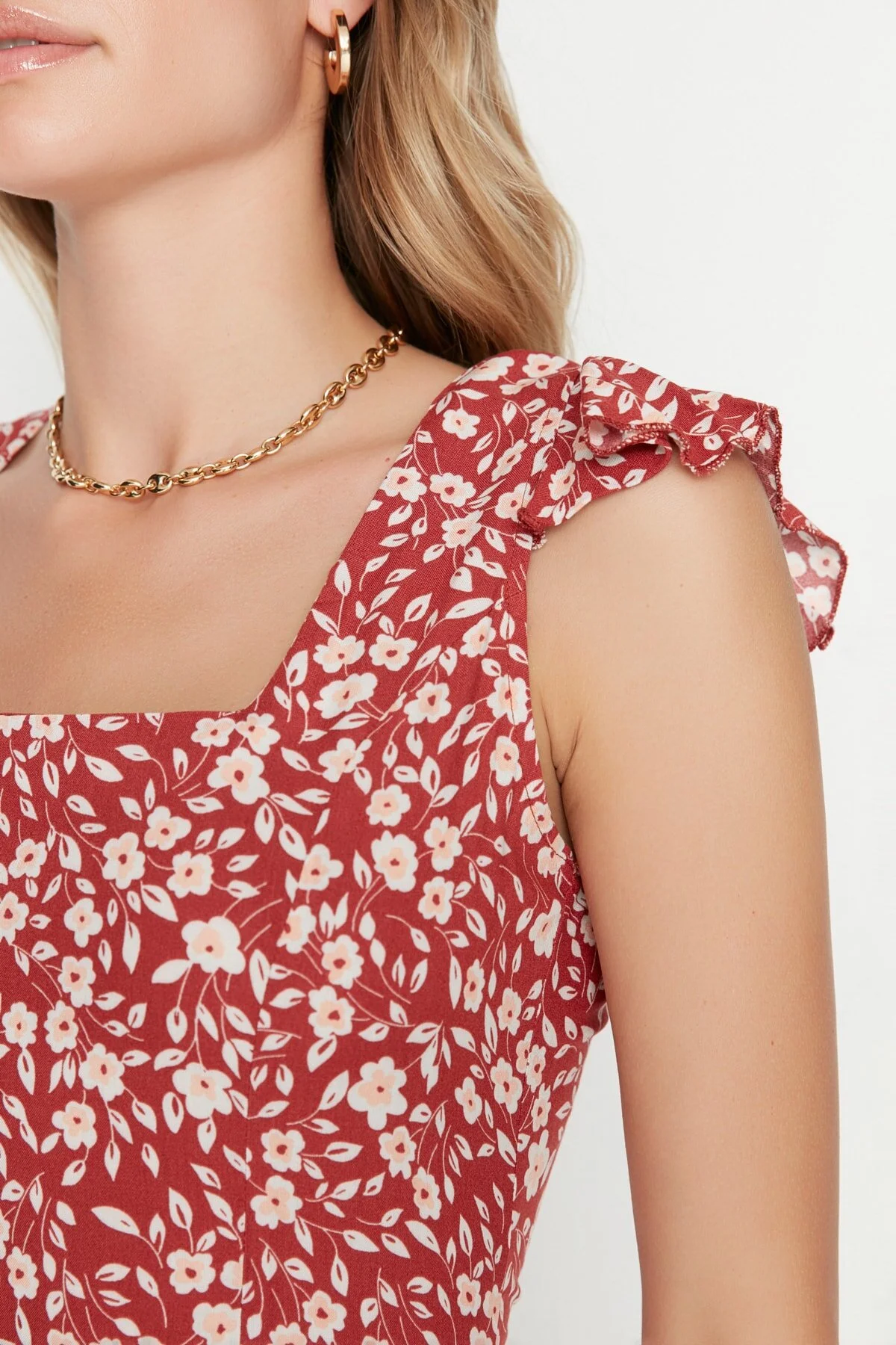 Trendyol Collection  Gefliestes A-Linien-Kleid aus Viskose mit Blumendruck und quadratischem Ausschnitt TWOSS20EL3331