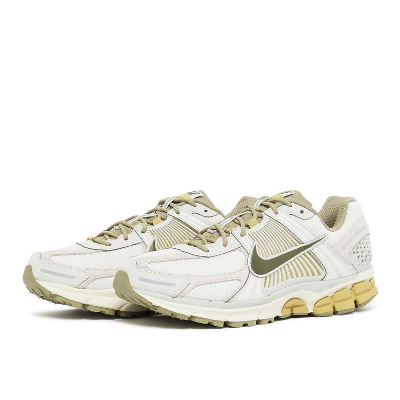 NIKE Zoom Vomero 5 