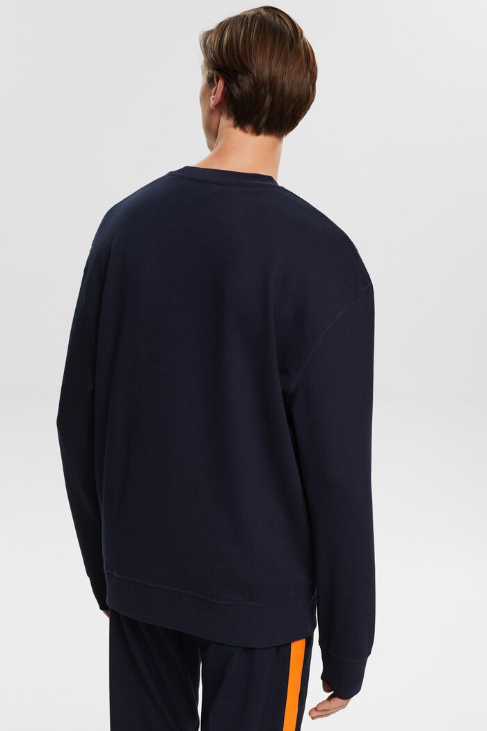 Sweatshirt mit Logostickerei auf dem Ärmel