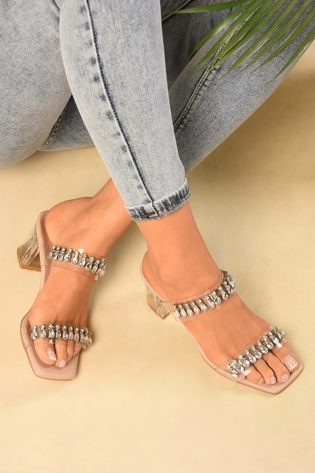 Shoeberry  Damen-Slipper „Mozera Skin“ mit transparentem Steinband und Absatz