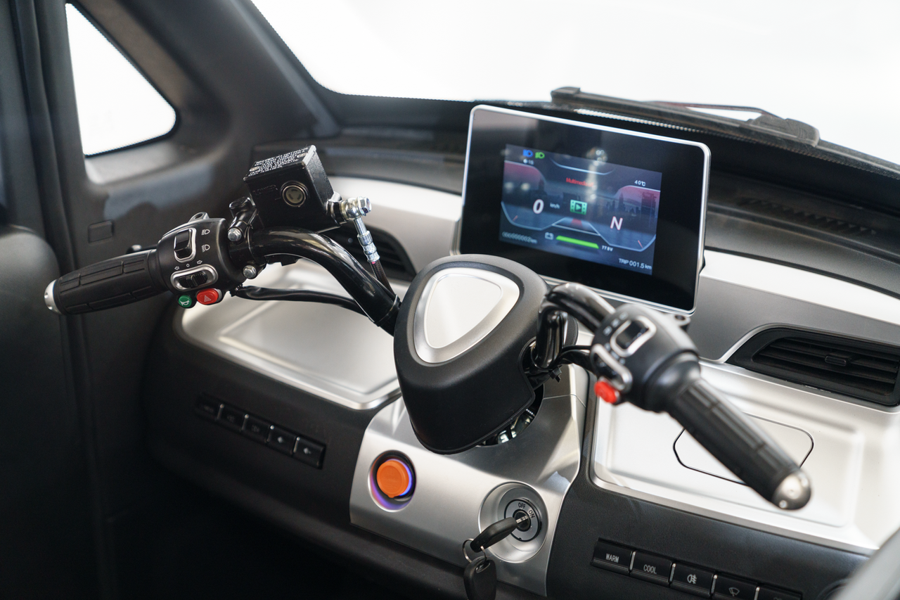 Stormborn V8 GT - 25 oder 45 km/h, Lithium-Akku, dunkelblaumetallic