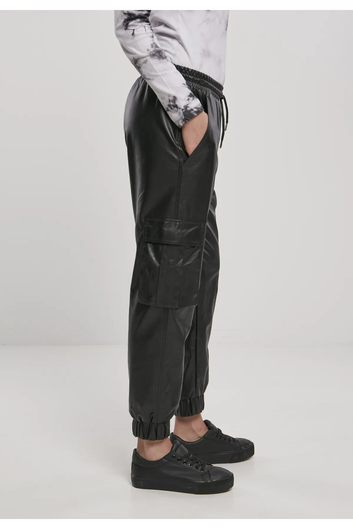 Urban Classics  Damen-Cargohose aus Kunstleder für Damen