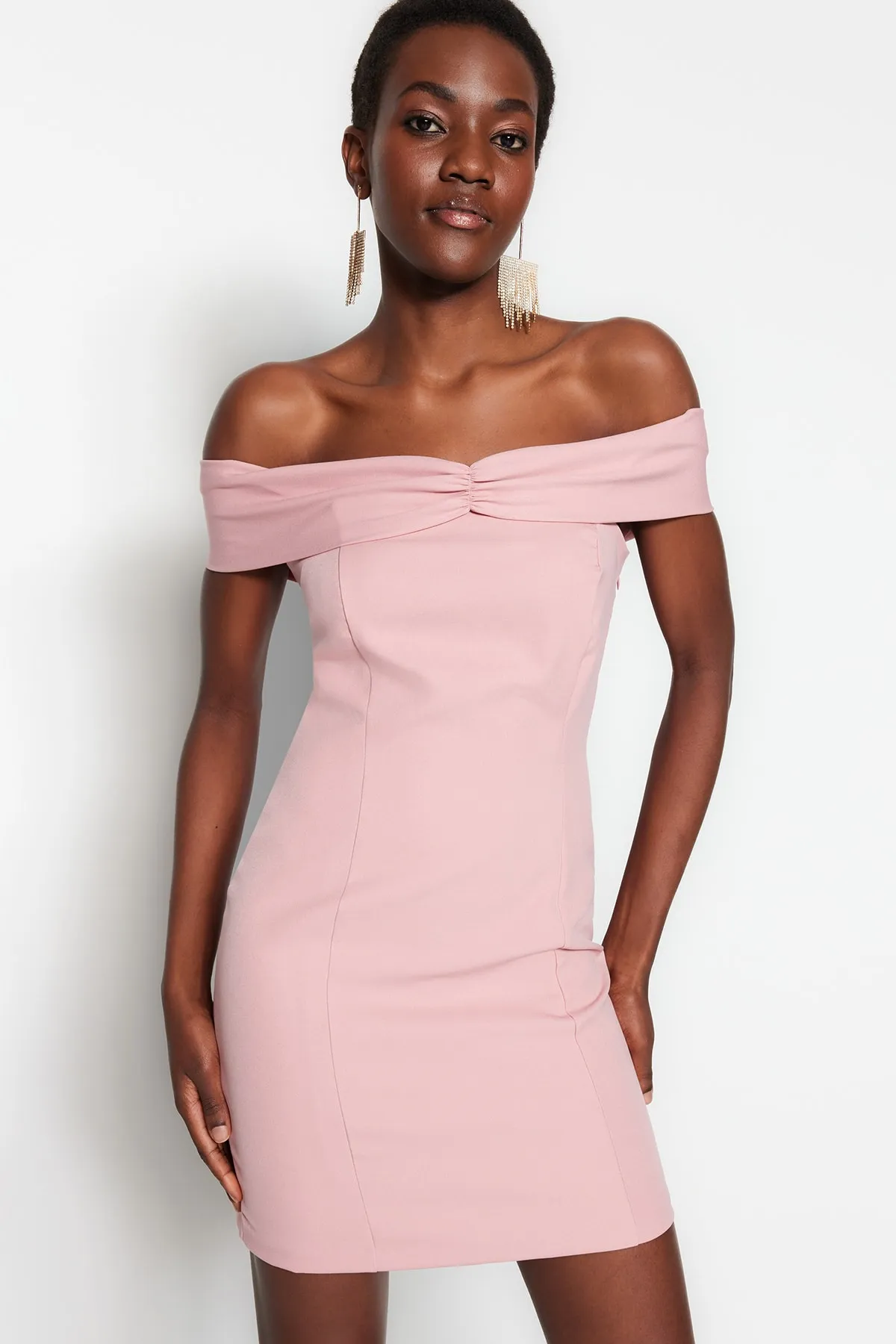 Trendyol Collection  Abendkleid mit gewebtem Latz und Puderfutter TPRSS23EL00348