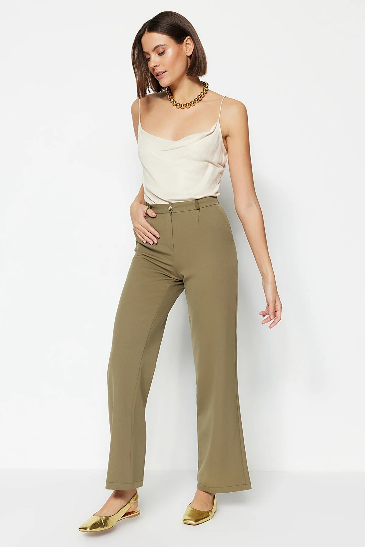 Trendyol Collection  Hellkhakifarbene, gewebte Hose mit hoher Taille und weitem Bein/Plissee mit weitem Bein TWOAW21PL0076