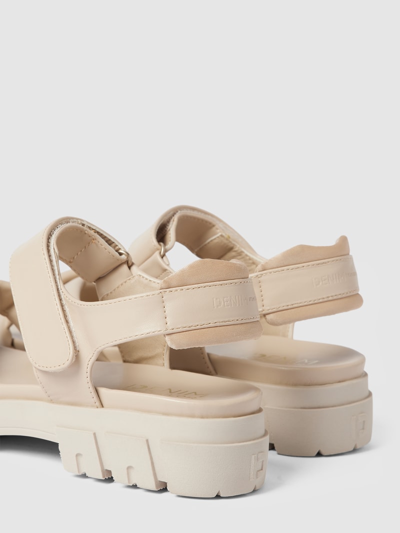 Sandalen mit Klettverschluss in beige