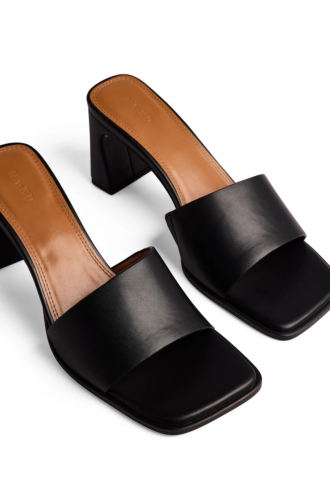 Sandalen mit ausgestelltem Blockabsatz