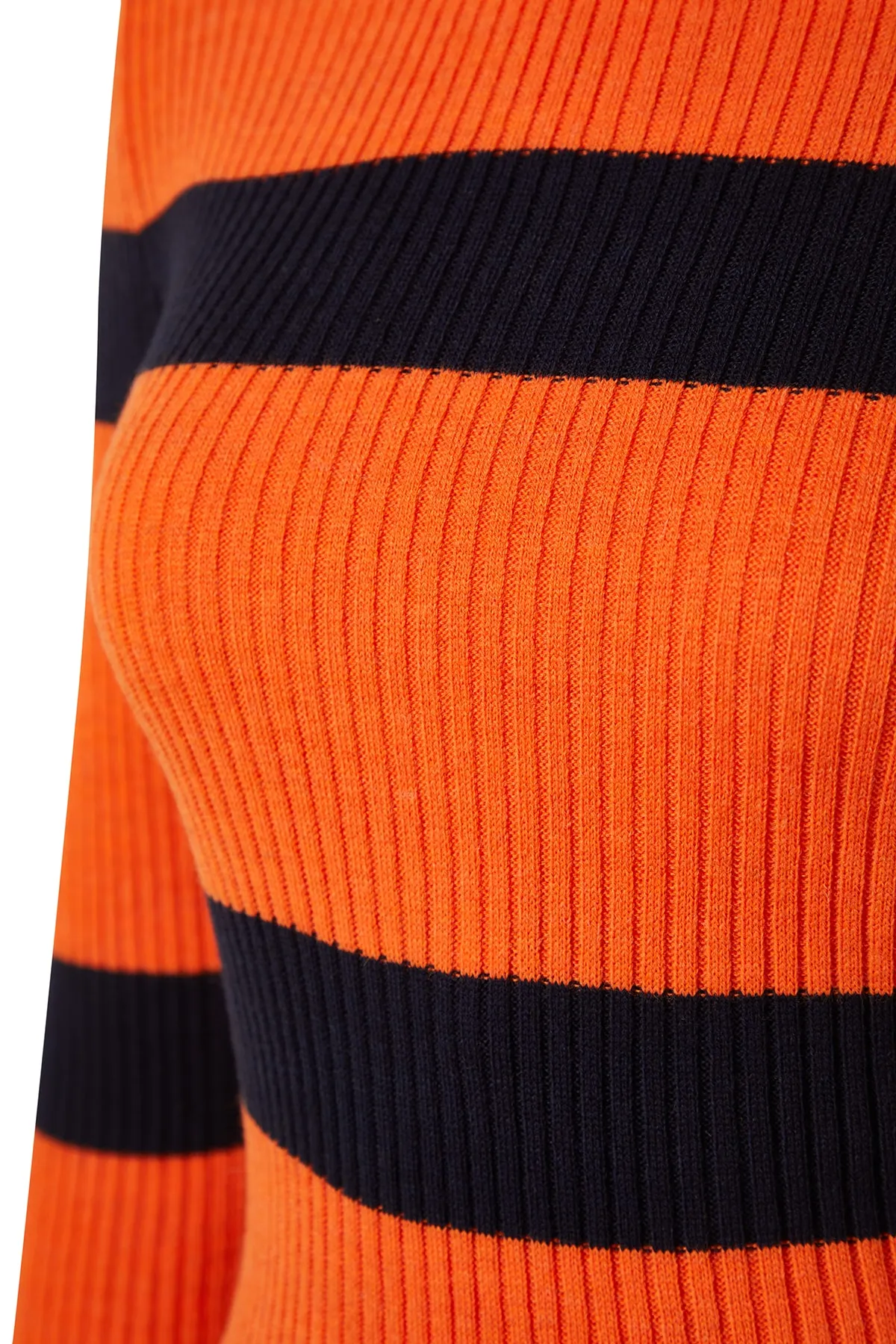 Trendyol Collection  Orangefarbenes Midi-Strickkleid mit hohem Kragen TWOAW23EL00226