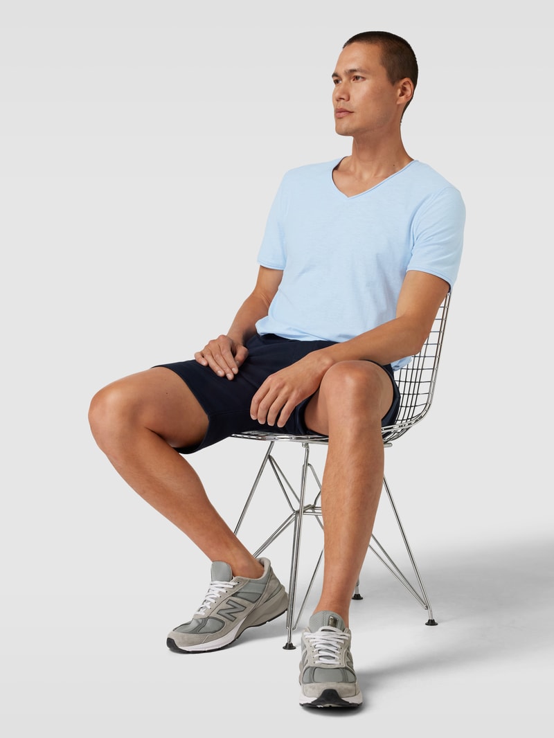 Regular Fit T-Shirt aus Baumwolle mit V-Ausschnitt in bleu
