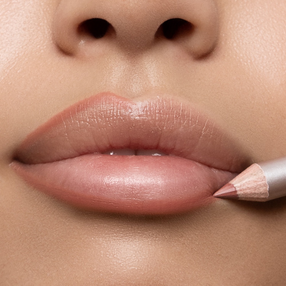 nabilla beauty Nude beige 01 Crayon lèvres
