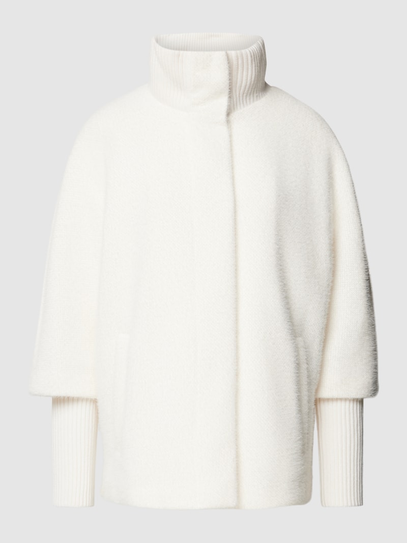 Jacke mit seitlichen Eingrifftaschen in weiß