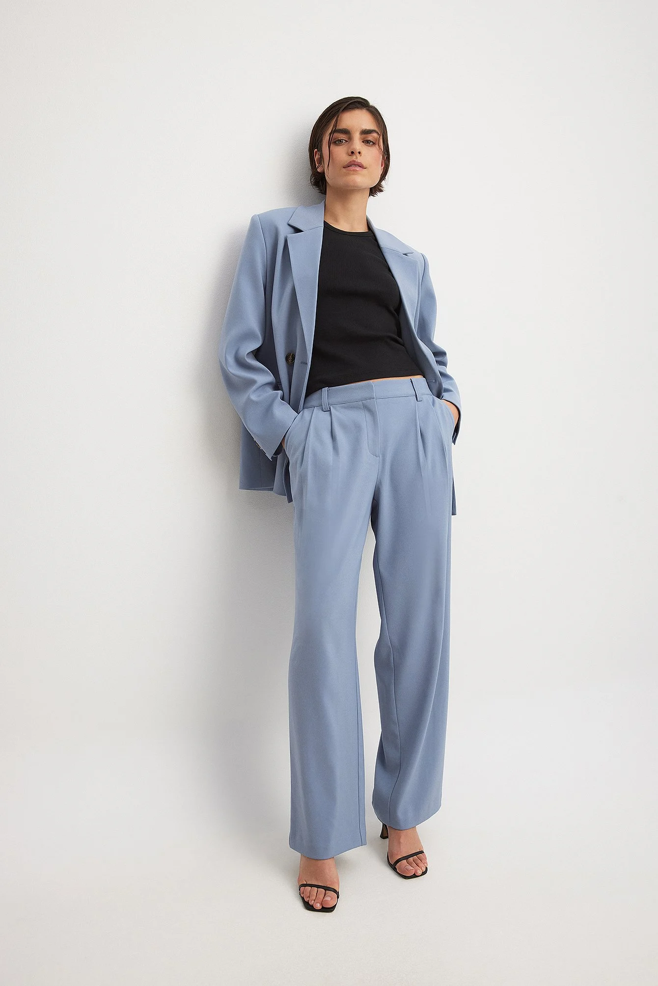 Anzughose mit niedriger Taille und Bundfalten