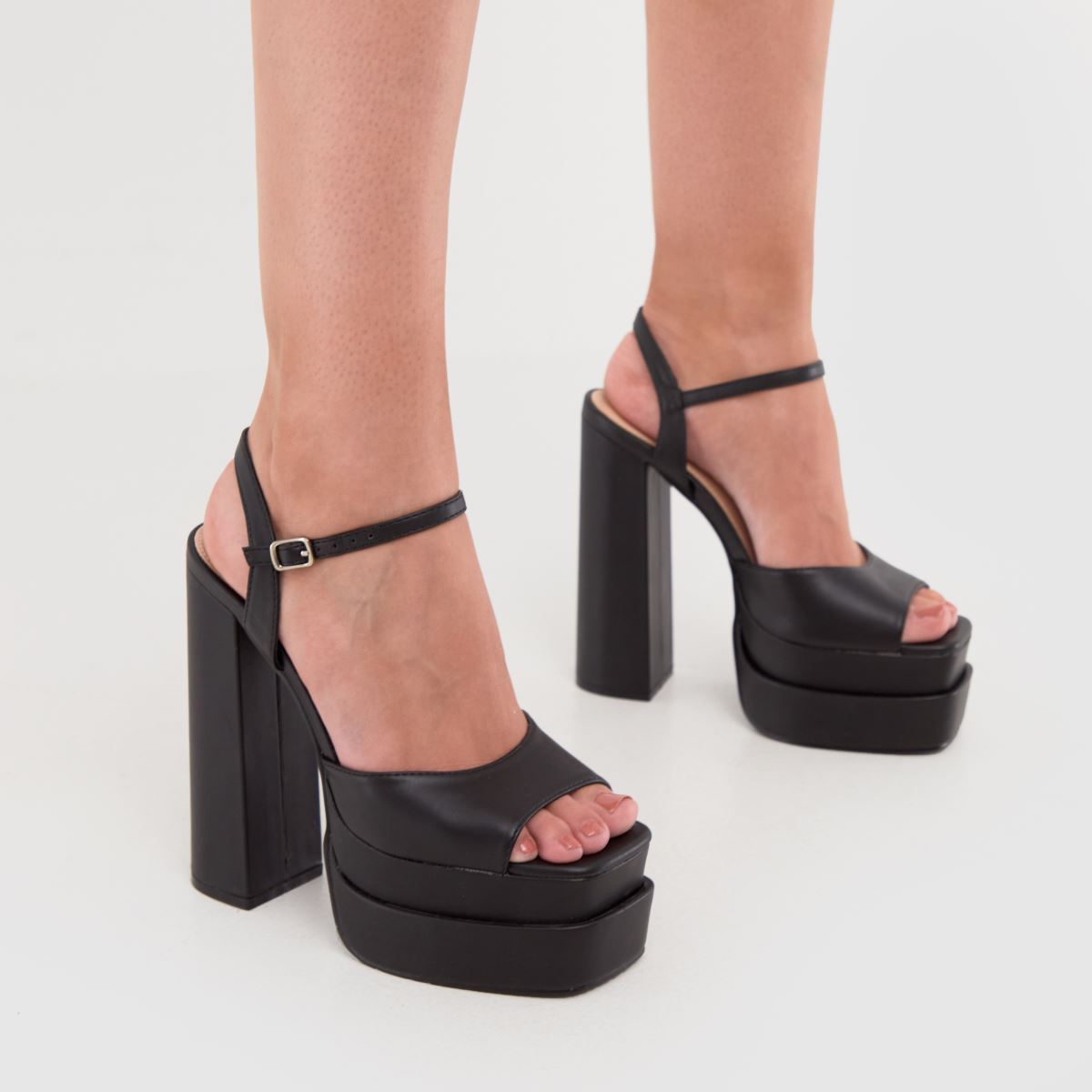 Schuh Shay – Svarta högklackade platåskor