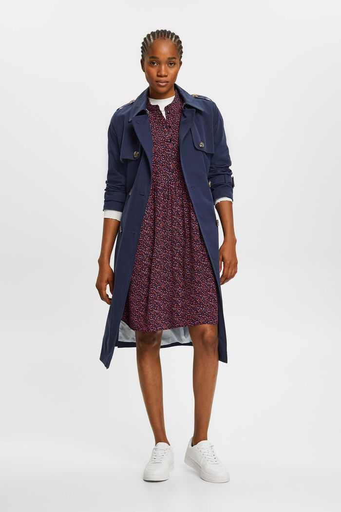 Florales Midikleid mit Knöpfen