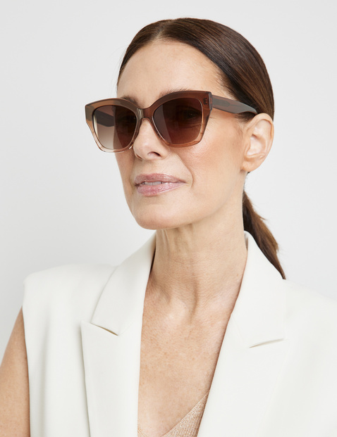 Sonnenbrille mit breitem Gestell