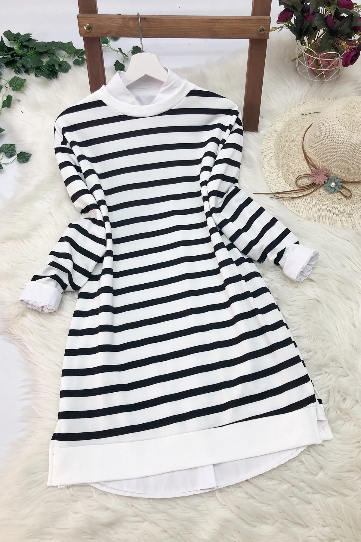 MODAQU  Gestreifte Sweatshirt-Tunika – Schwarz