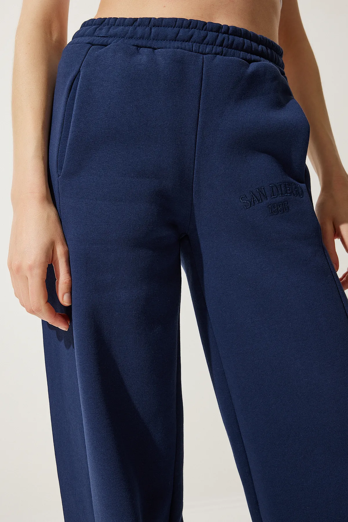 Happiness İstanbul  Damen-Jogginghose mit hohem Bund und geradem Bein in Marineblau, dick, HF00445