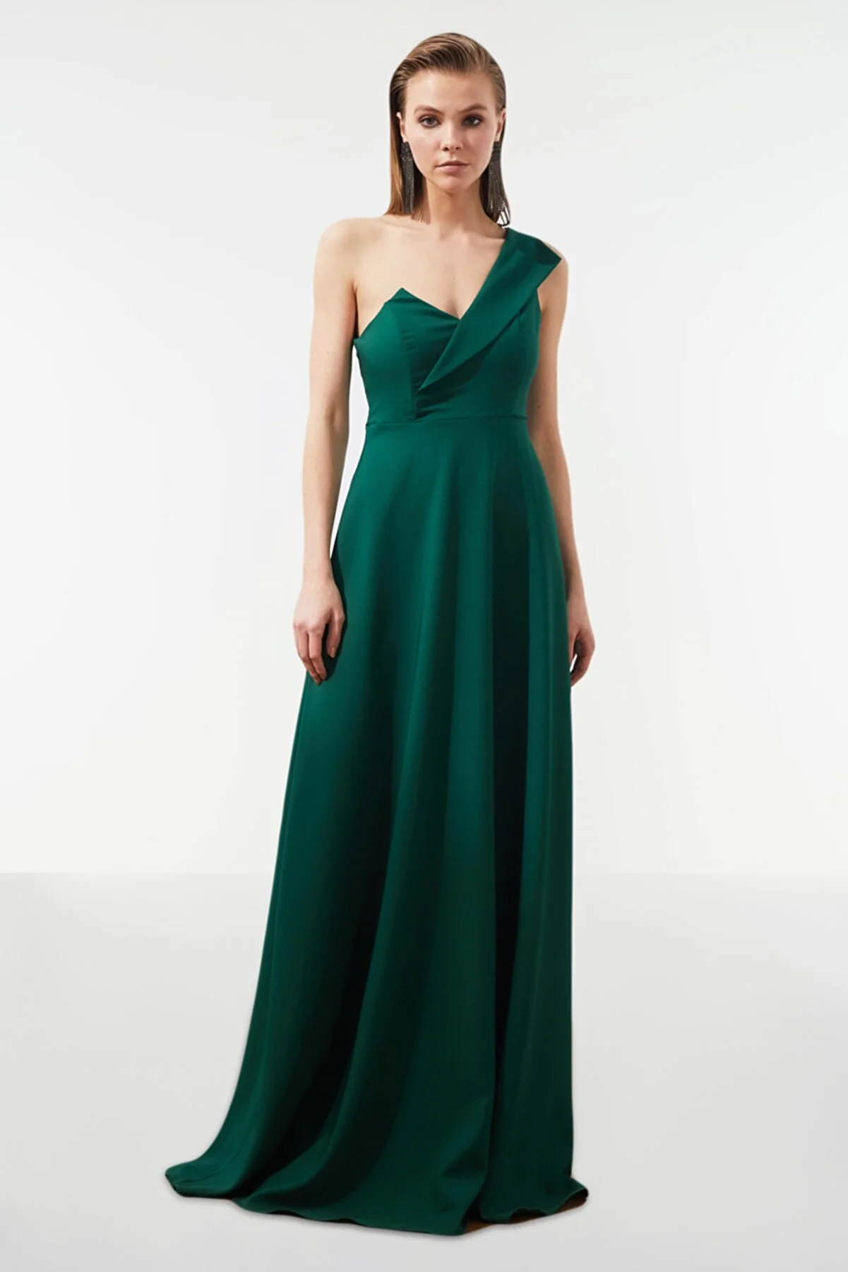 Trendyol Collection  Smaragdgrünes, detailliertes, langes Abendkleid TPRSS22EL00097