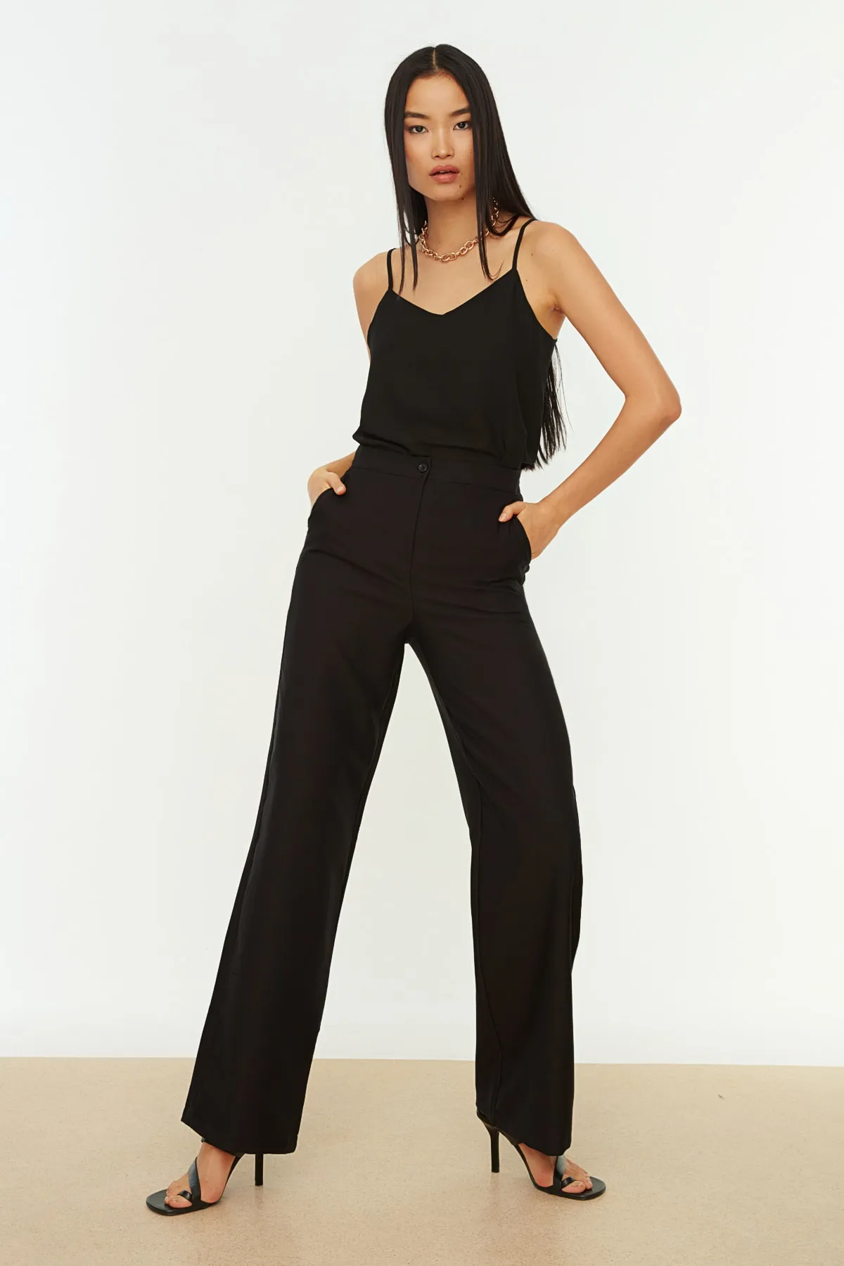 Trendyol Collection  Schwarze Webhose mit weitem Bein TWOAW21PL0332