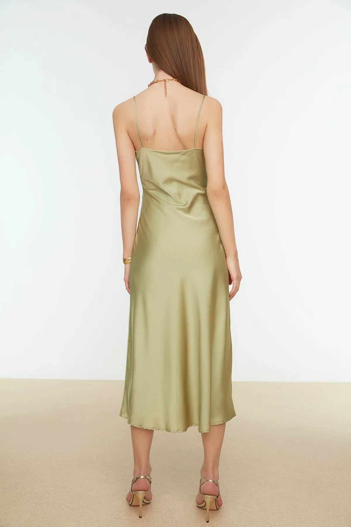 Trendyol Collection  Grün gefüttertes Abendkleid aus gewebtem Satin TPRSS19BB0058