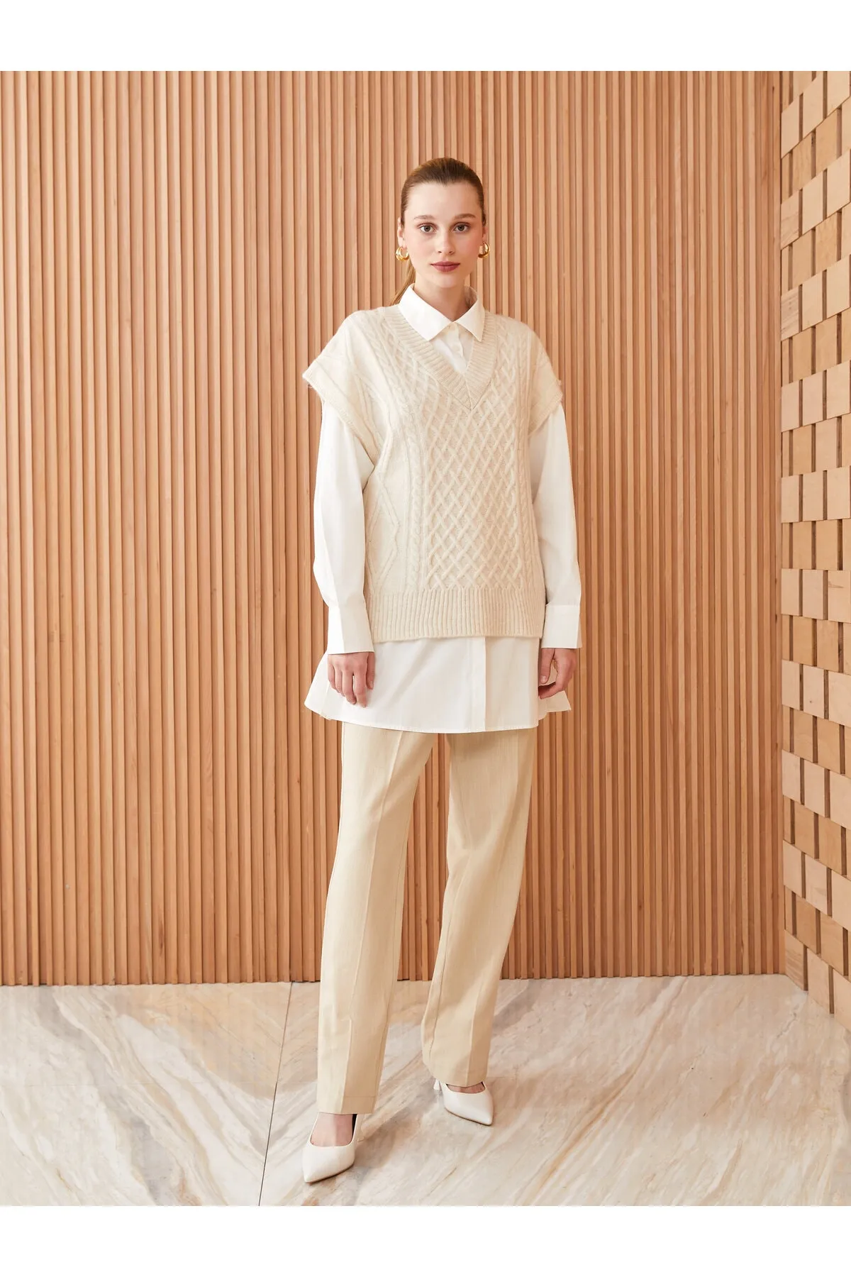 LC Waikiki  Selbstgemusterter Oversize-Strickpullover für Damen mit V-Ausschnitt
