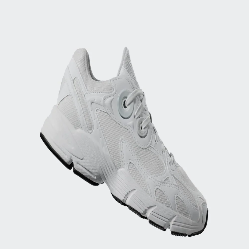 adidas Astir IE9887 / weiss