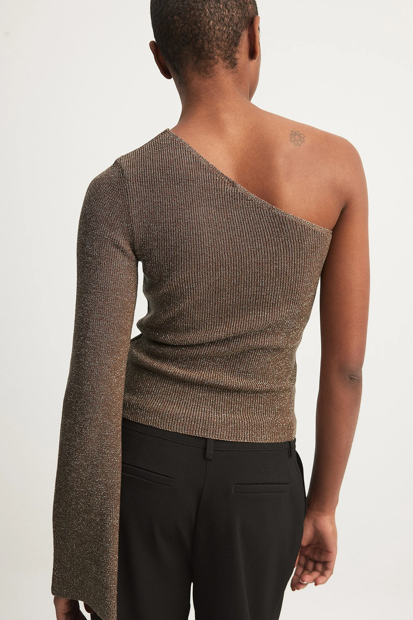 One-Shoulder-Top aus Glitzerstrick