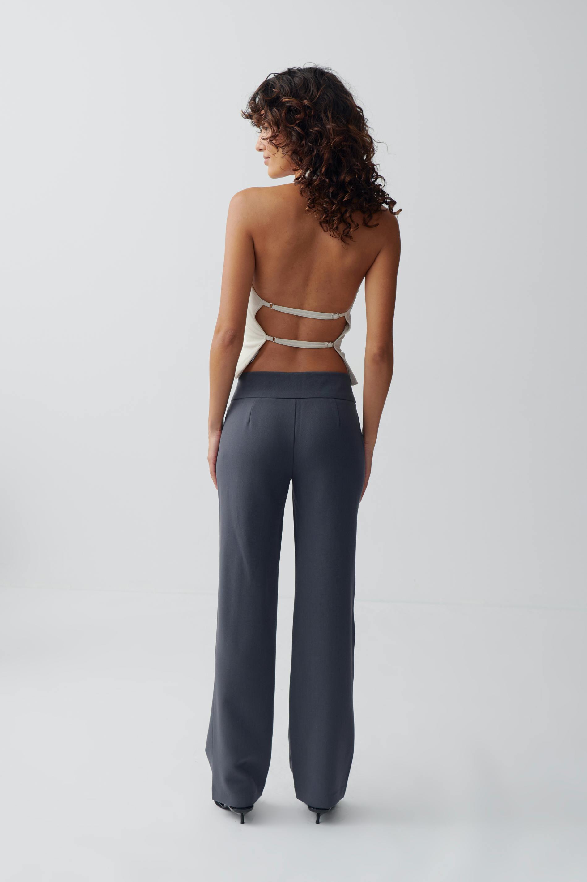 Low straight trousers