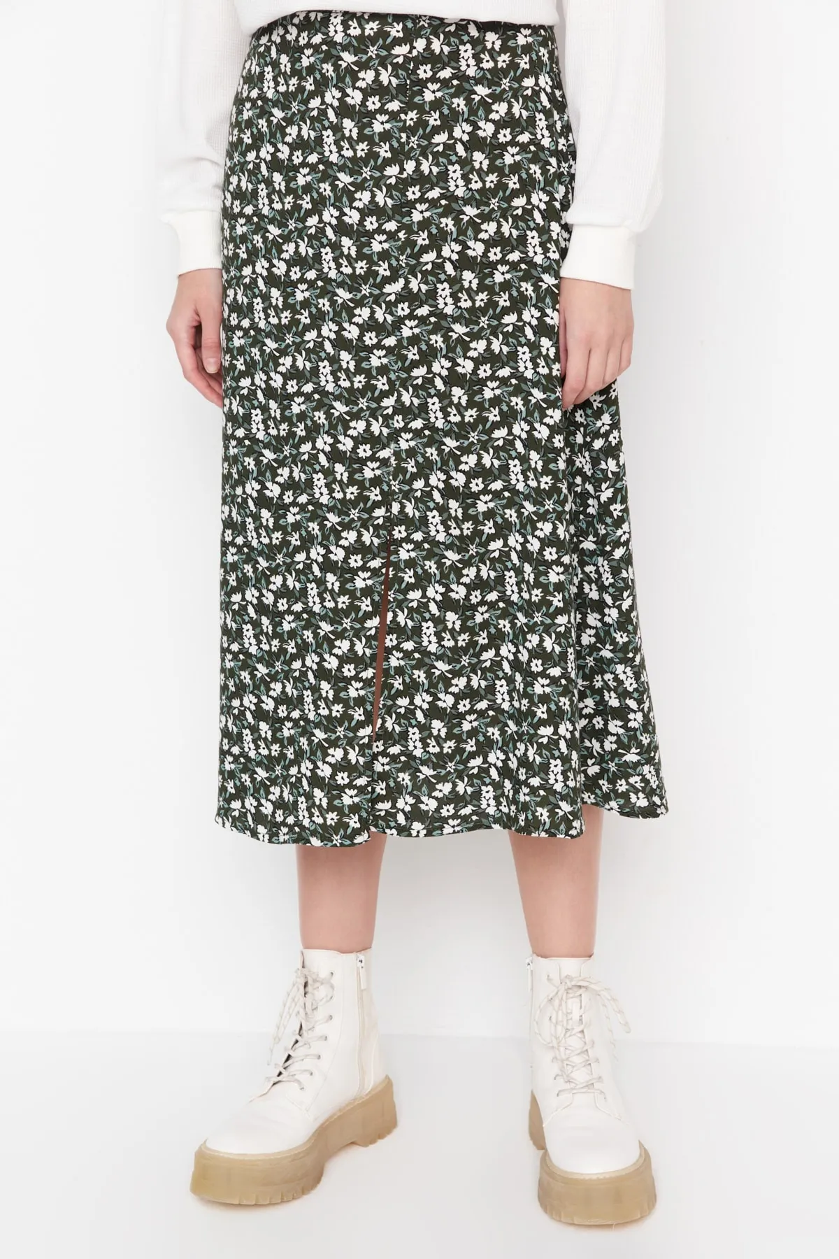Trendyol Collection  Khakifarbener Midi-Webrock mit Schlitz und Blumenmuster aus Viskosestoff TWOSS20ET0230