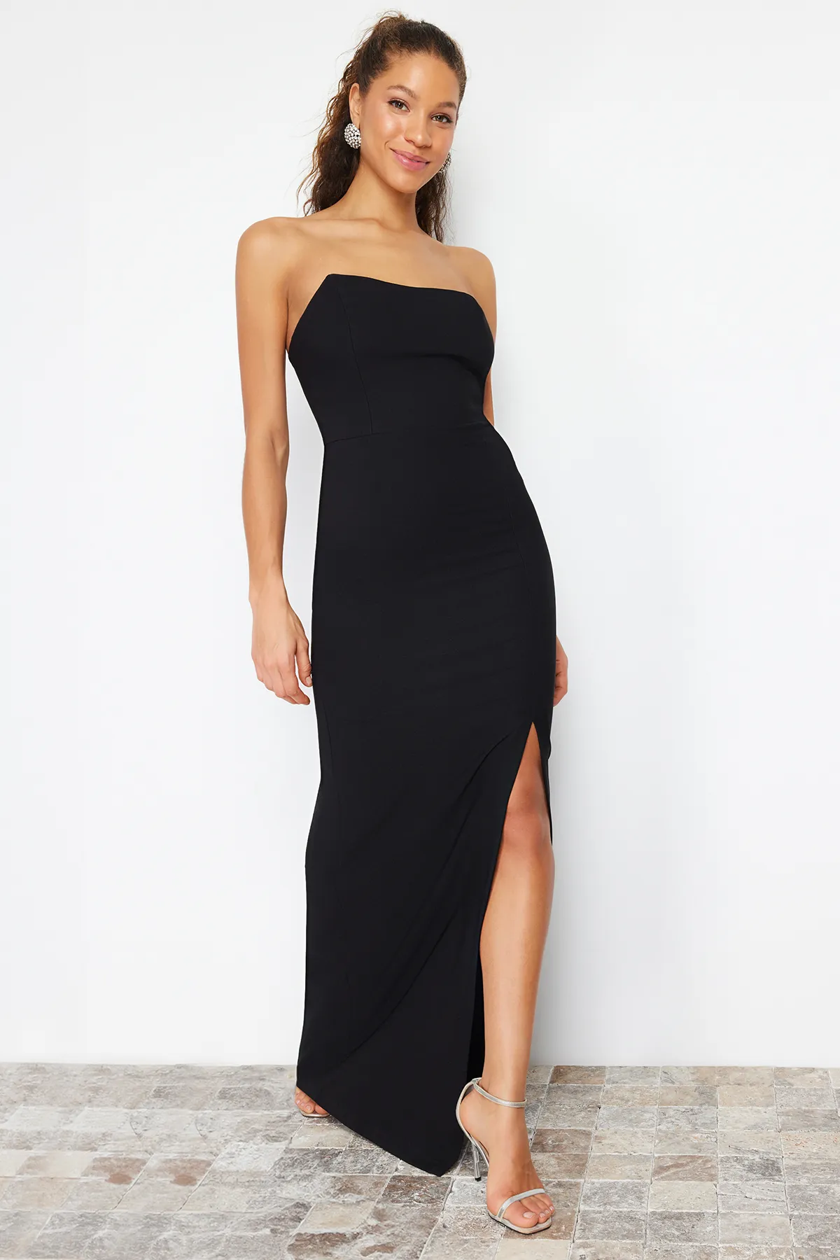 Trendyol Collection  Schwarzes, körperbetontes, gewebtes langes Abendkleid TPRSS24AE00009