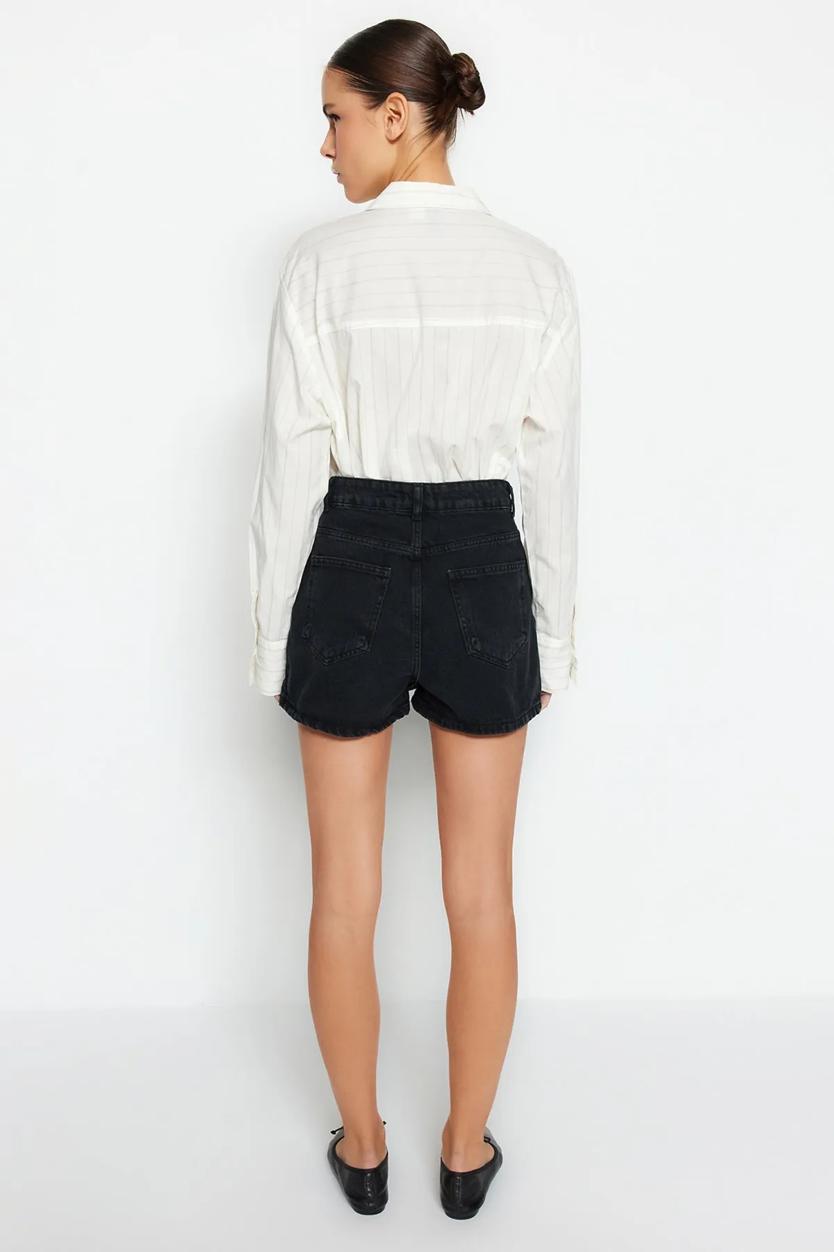Trendyol Collection  Shorts - Schwarz - Hoher Bund