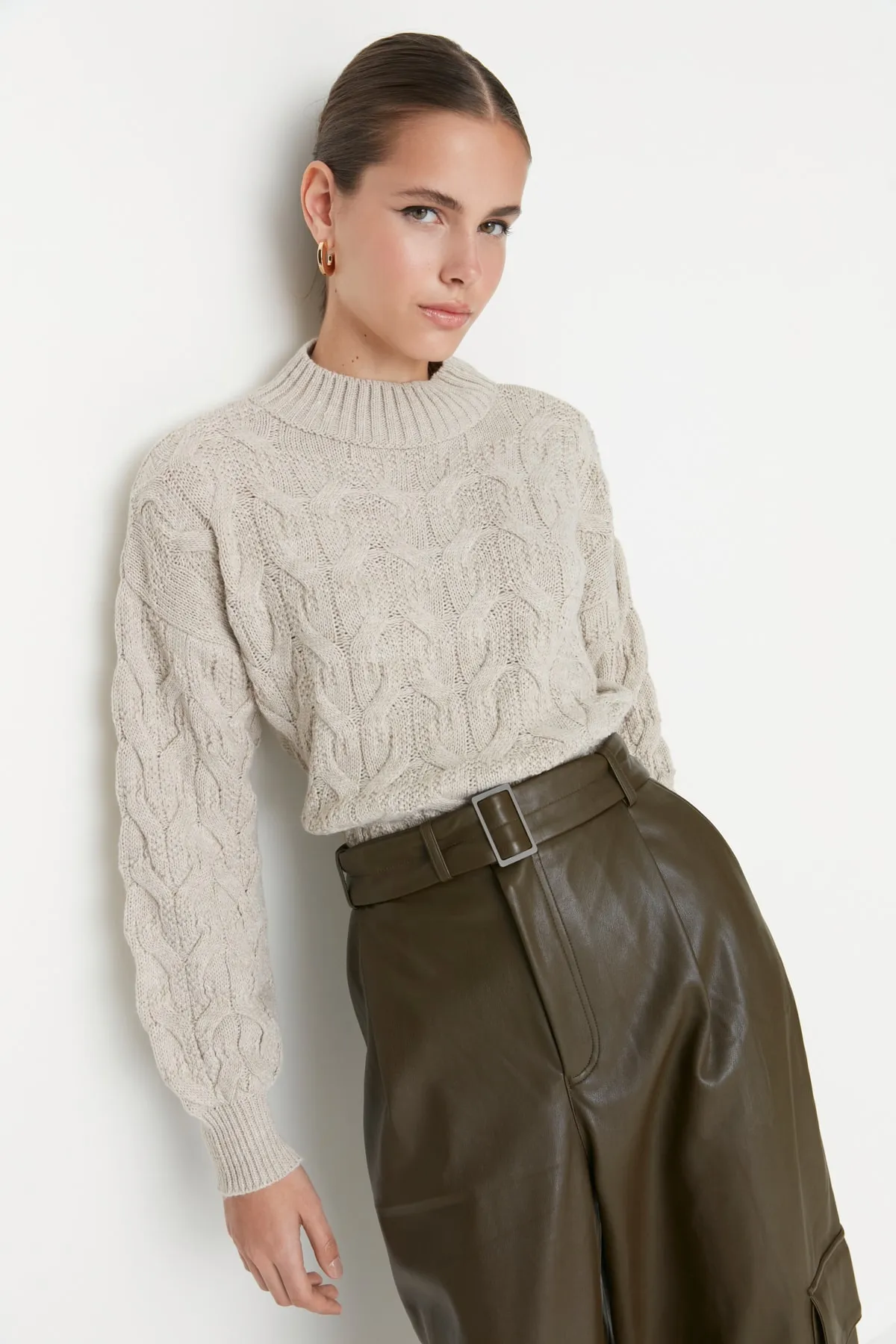 Trendyol Collection  Stone Crop Strickpullover mit Stehkragen TWOAW22KZ1634