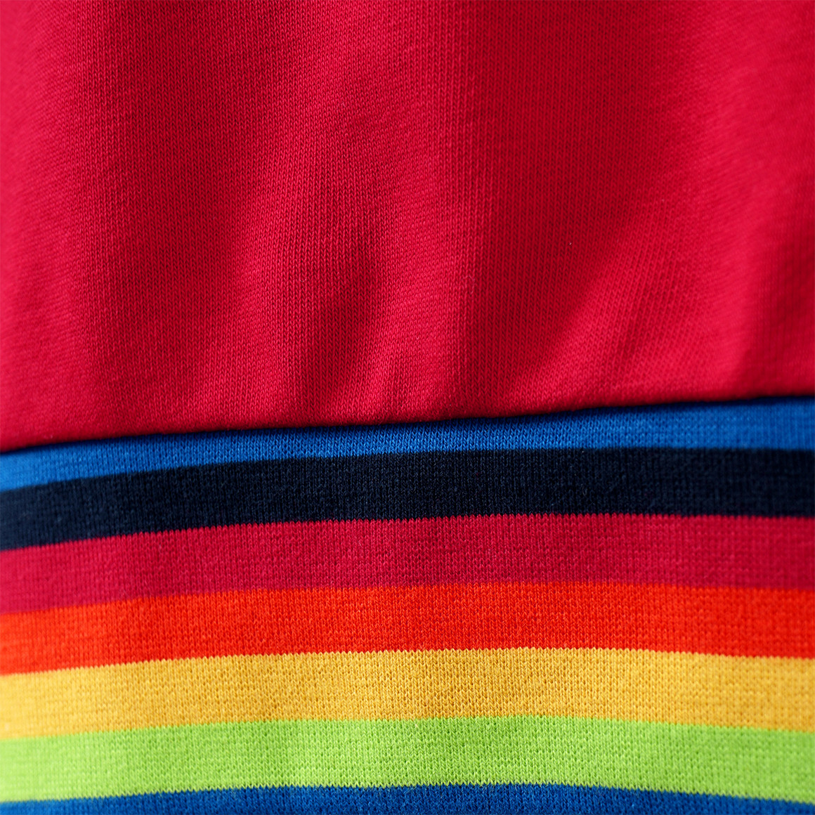 Kinder Sweatshirt mit bunten Akzenten