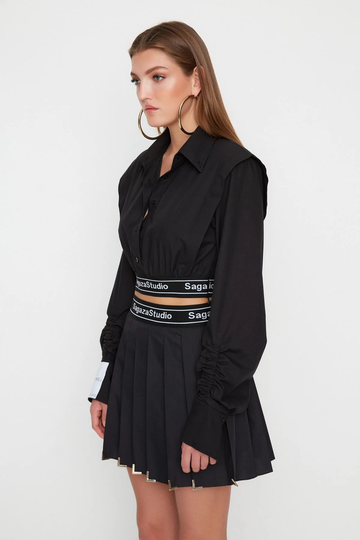 Trendyol Collection  Schwarzes, bauchfreies Hemd mit Details
