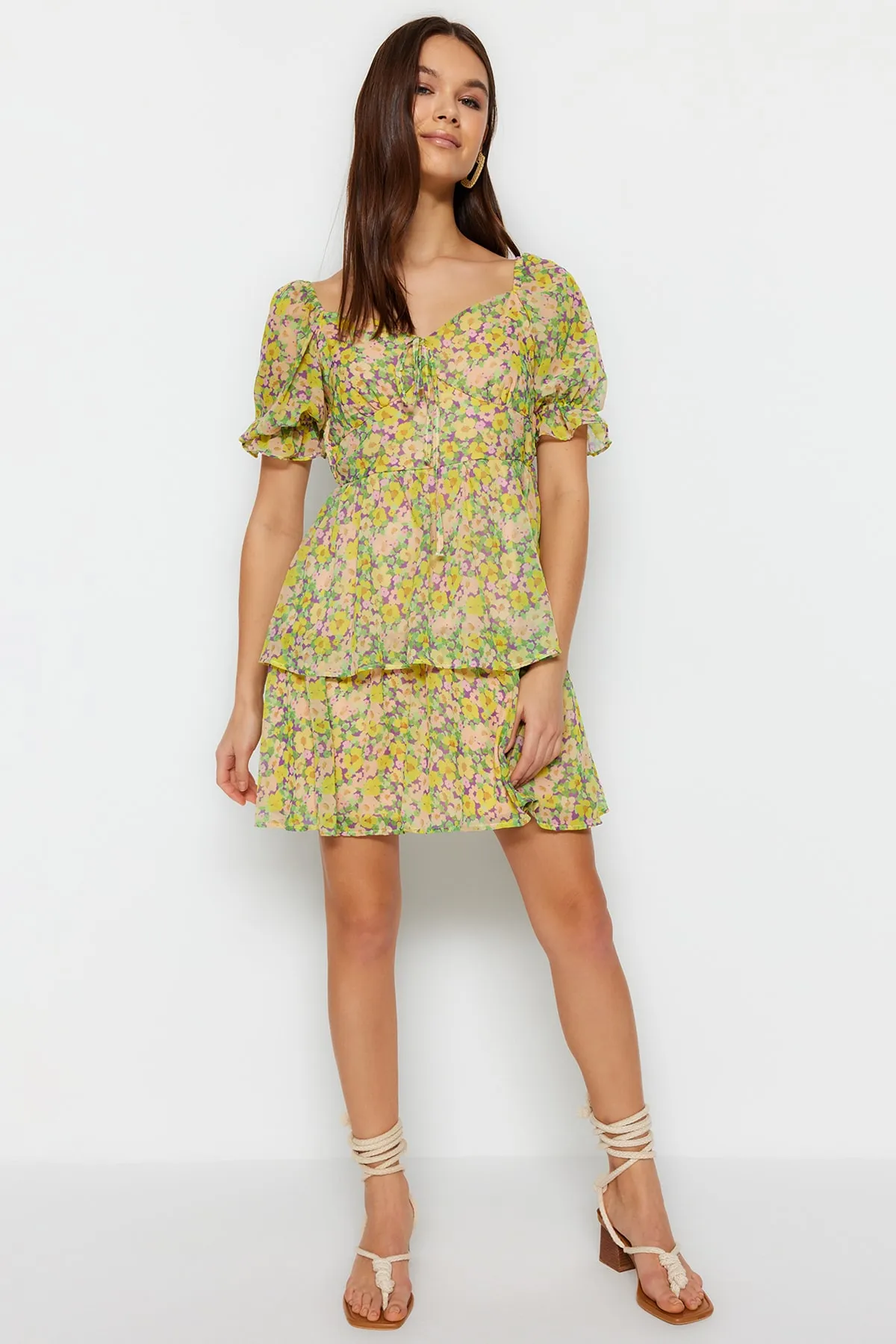 Trendyol Collection  Gelbes, gefüttertes, gewebtes Gimped-Minikleid TWOSS22EL2772