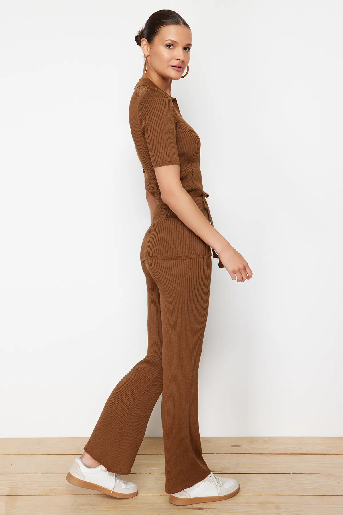 Trendyol Collection  Braunes Strickoberteil- und -unterteil-Set TWOSS24AU00117