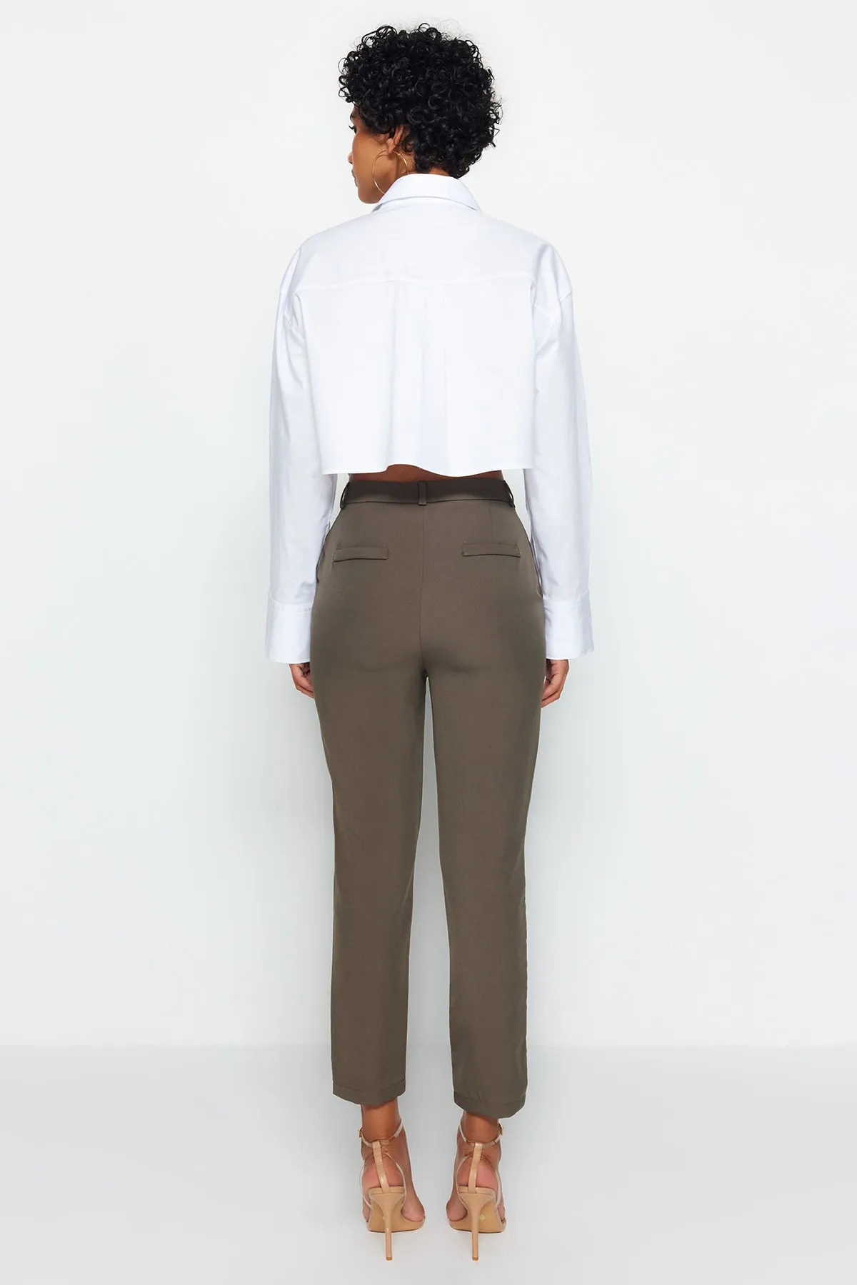 Trendyol Collection  Dunkle Anthrazit-Basic-Zigaretten-Webhose mit schmalem Beinschnitt TWOSS19ST0038