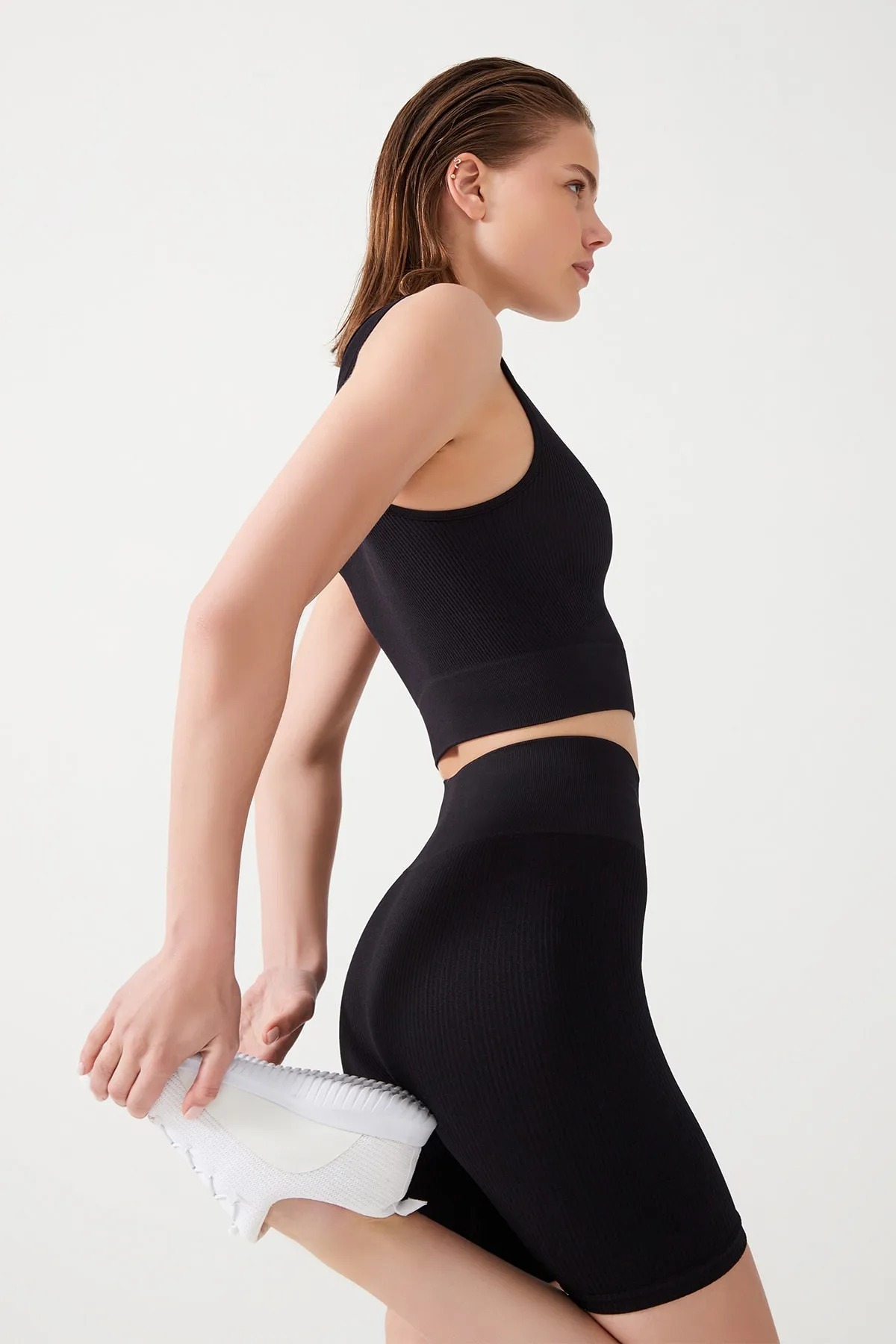 LOS OJOS  Schwarze gerippte Leggings mit hoher Taille für Damen, kurze Sport-Leggings mit geripptem Biker-Motiv