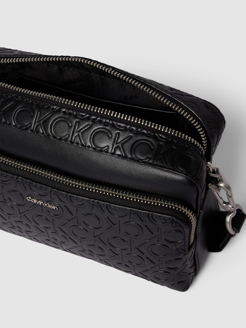 Handtasche mit Label-Details in schwarz
