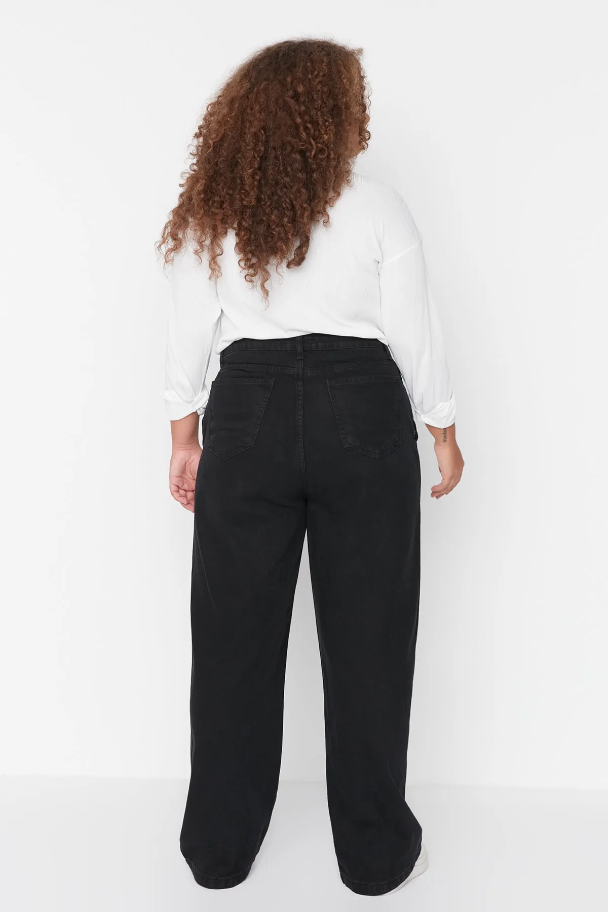 Trendyol Curve  Anthrazitfarbene, gerippte, weit geschnittene Jeans mit hoher Taille TBBAW23CJ00013