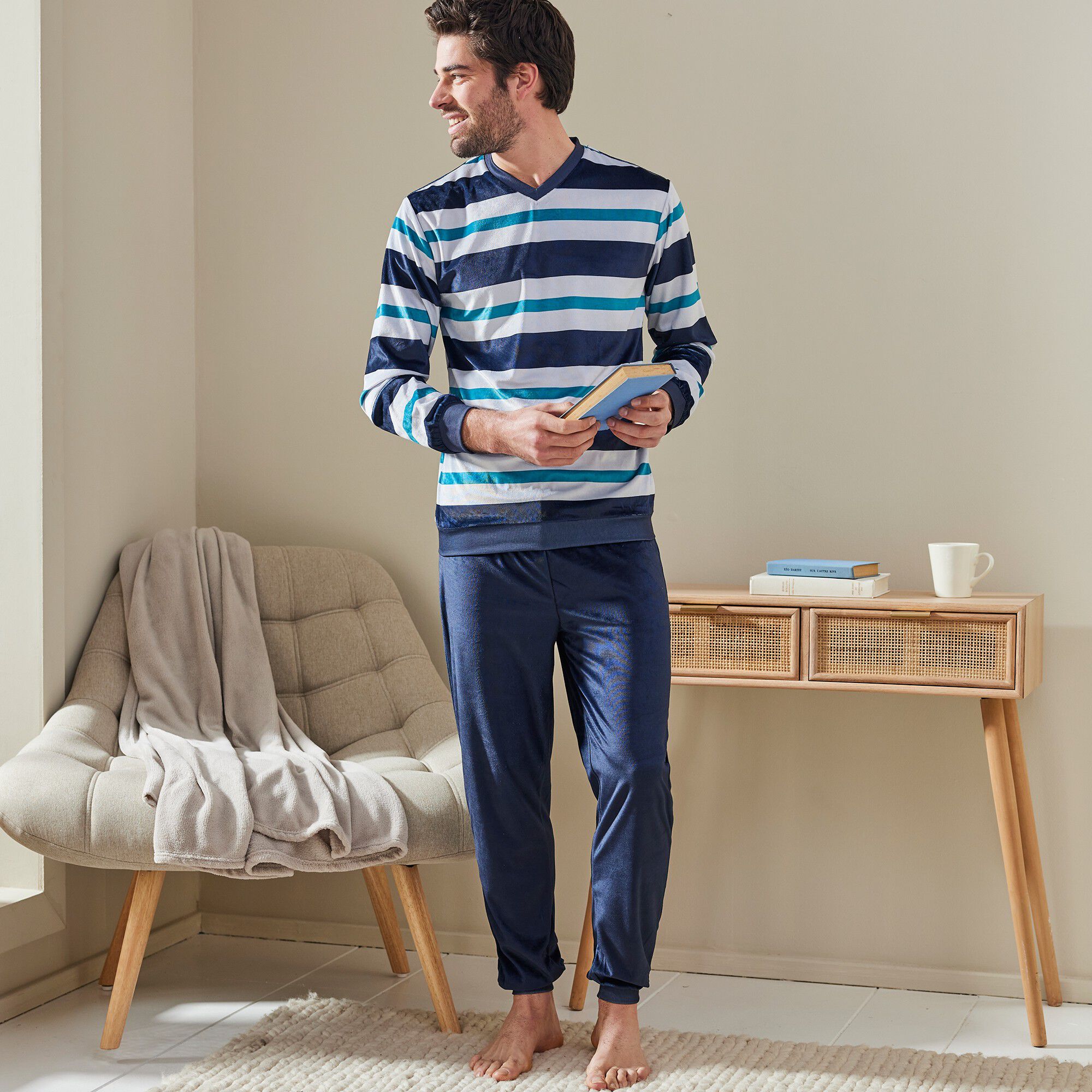 Pyjama col V maille velours manches longues