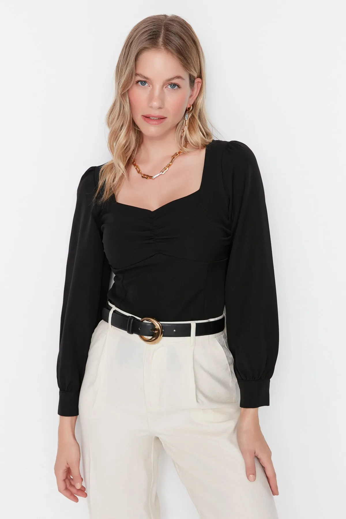 Trendyol Collection  Schwarze, detaillierte Webbluse mit Raffungen TWOAW23BZ00633