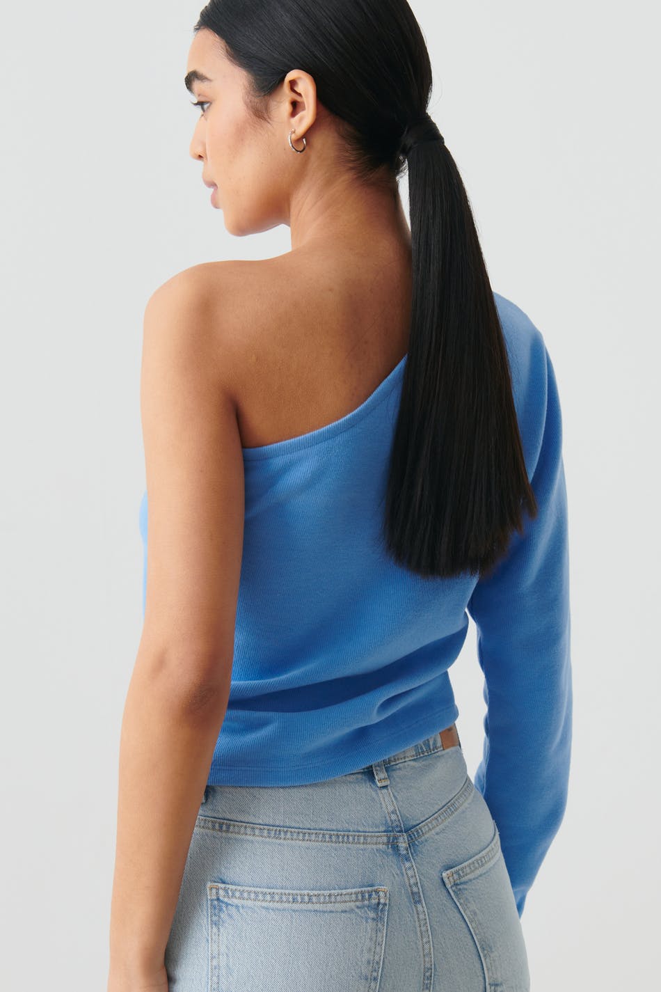 One shoulder top